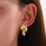 Chic Fluid Gold Earrings